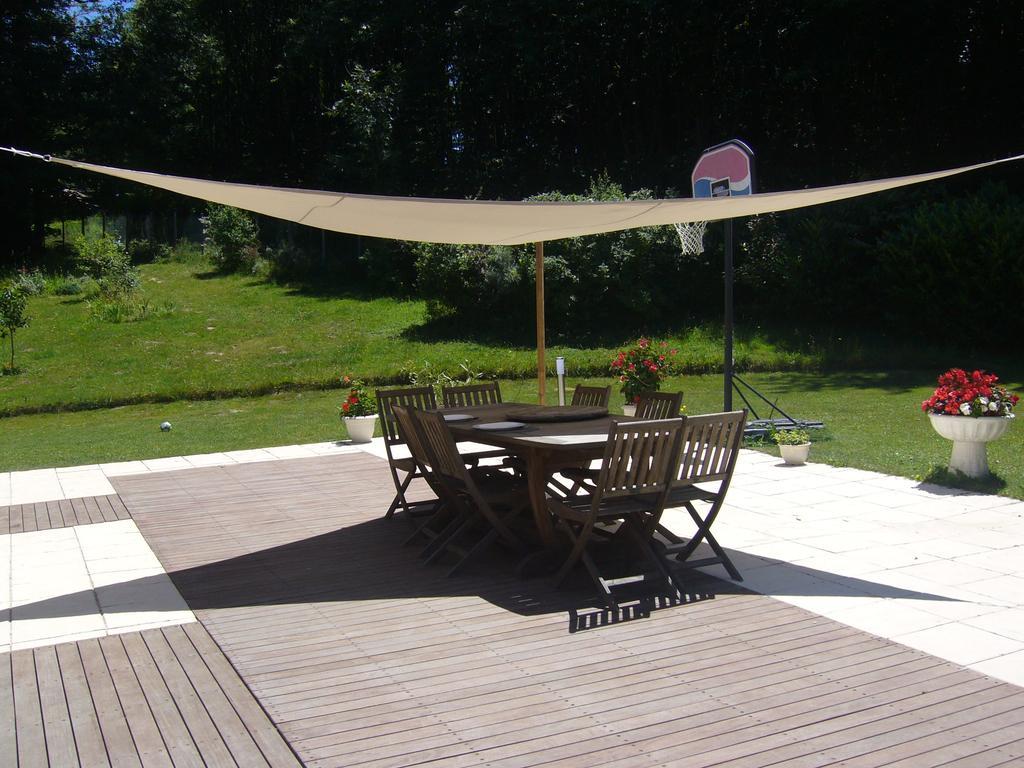Le Jardin Ombrage Bed & Breakfast Saint-Paul-d'Izeaux Exterior photo